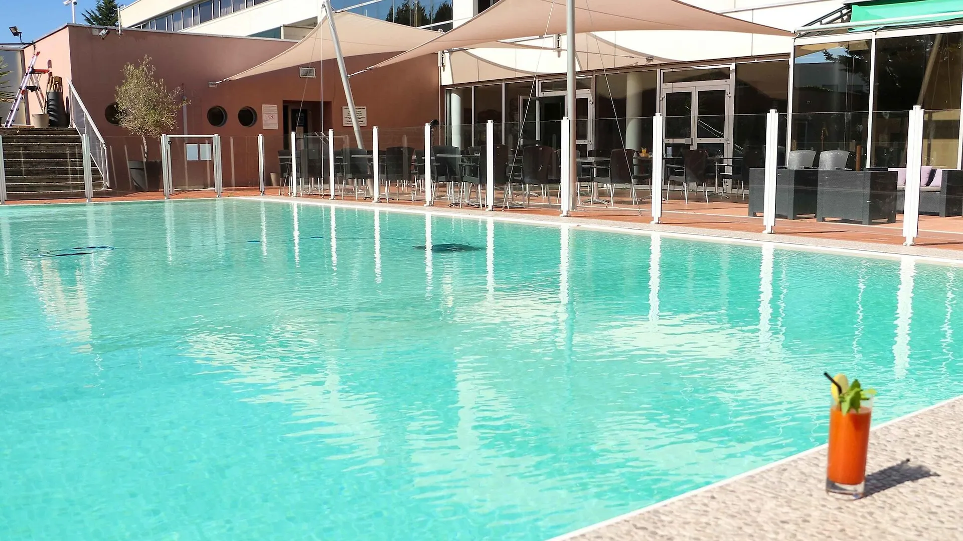 Best Western Plus Hotel Admiral Ла-Тур-де-Сальваньи Франция